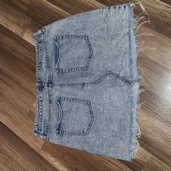 Wild Fable Raw Hem Jean Denim Distressed Skirt, Women's Size 18 - Picture 2 of 3